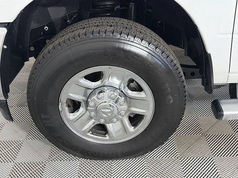 Used 2024 RAM 3500 Tradesman w/ Chrome Appearance Group AWD/4WD image 8