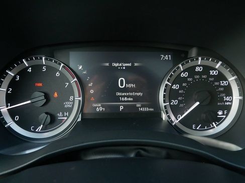 Used 2023 Toyota Highlander XLE AWD/4WD image 29