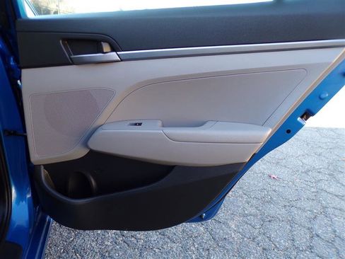 Used 2017 Hyundai Elantra SE image 24