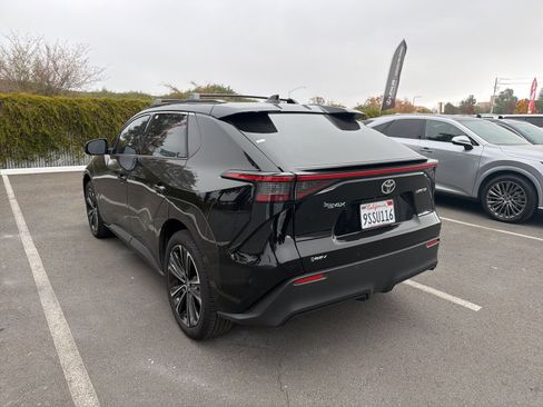 Used 2025 Toyota bZ4X FWD image 3