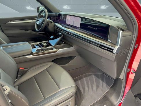 Used 2026 Cadillac Escalade ESV 2WD w/ LPO, Floor Liner Package image 29