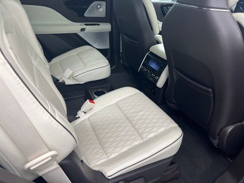Certified 2023 Lincoln Aviator Black Label w/ Class IV Trailer Tow Package image 25