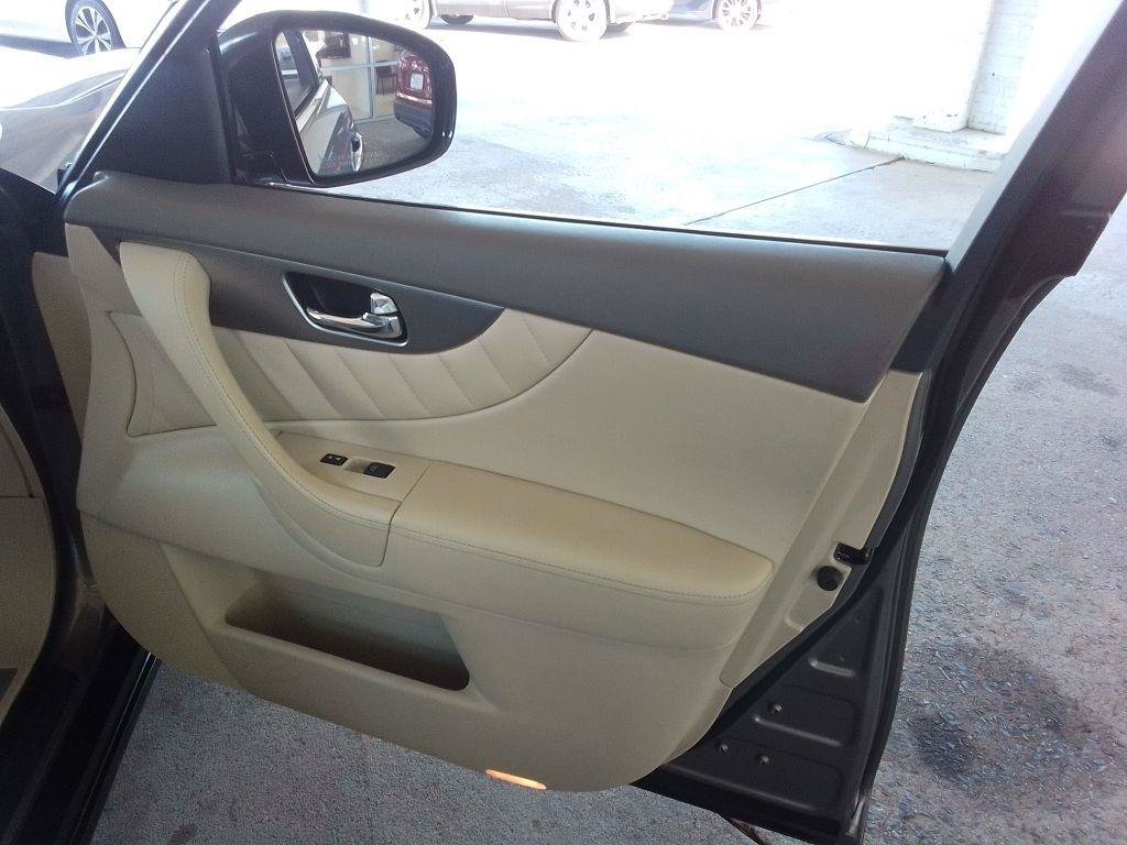 Used 2011 INFINITI FX35 AWD w/ Premium Pkg image 21