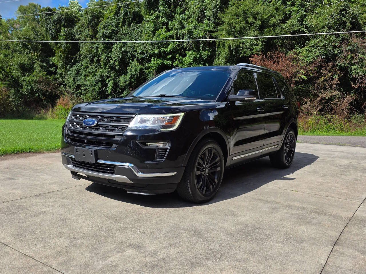Used 2019 Ford Explorer Limited w/ Class III Trailer Tow Package AWD/4WD image 1