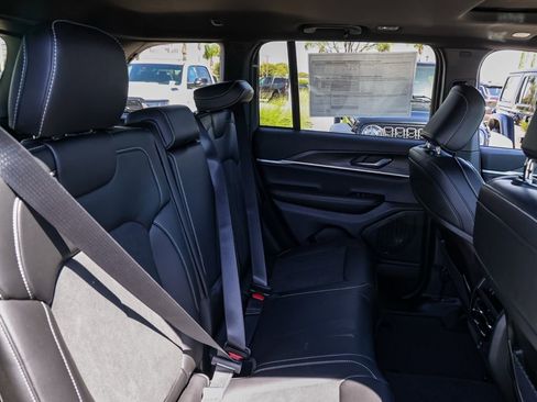 New 2026 Jeep Grand Cherokee Altitude RWD image 18