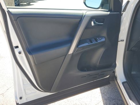 Used 2018 Toyota RAV4 Adventure image 19