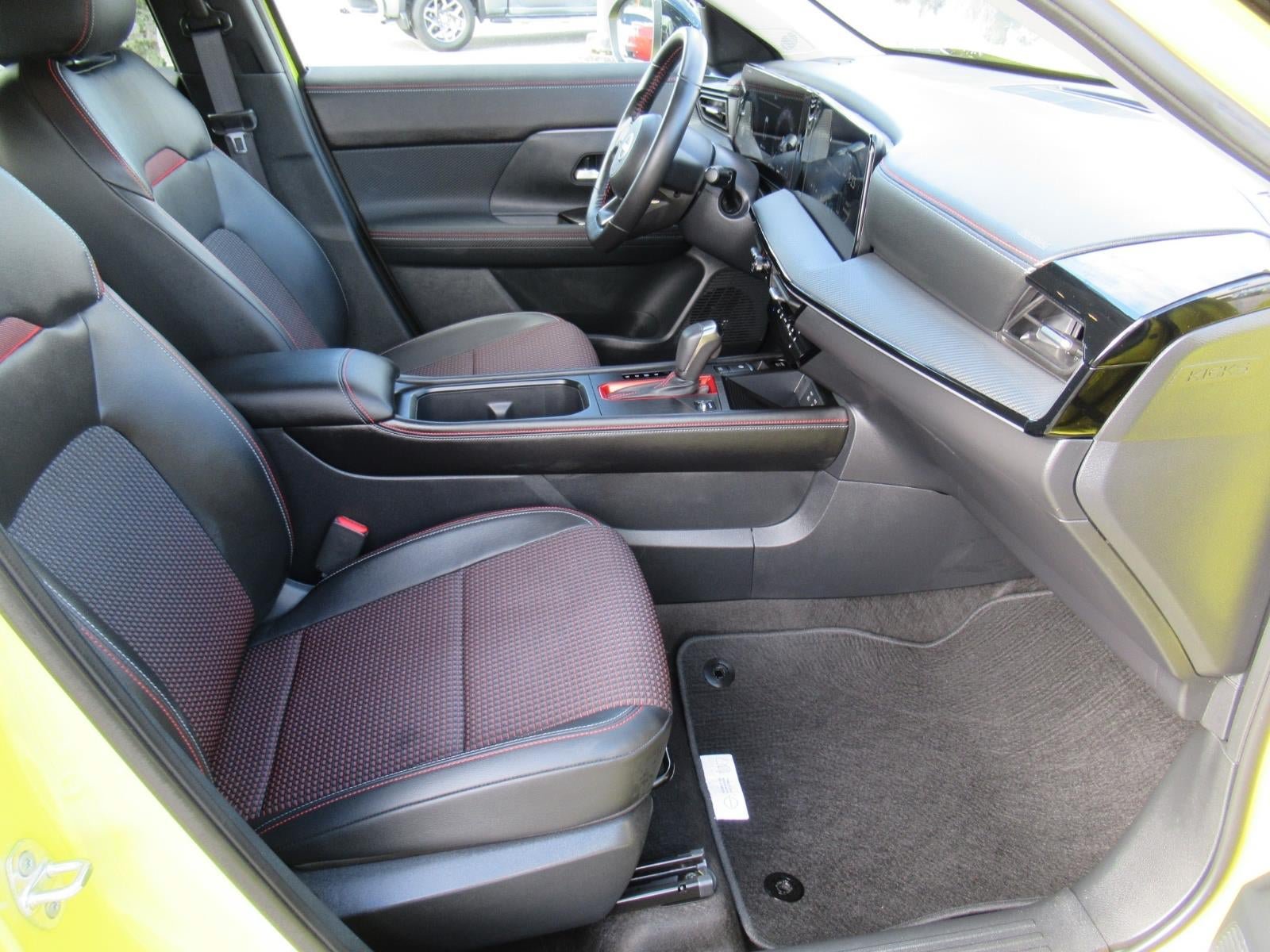 Used 2025 Nissan Kicks SR FWD image 10