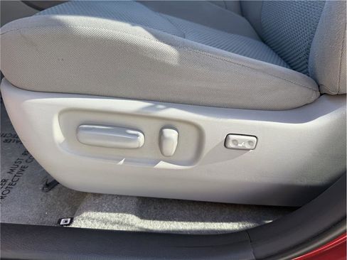 Used 2006 Toyota RAV4 Limited image 11