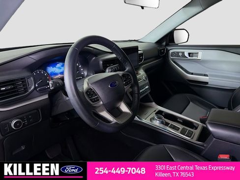 Used 2022 Ford Explorer XLT w/ Equipment Group 202A image 10