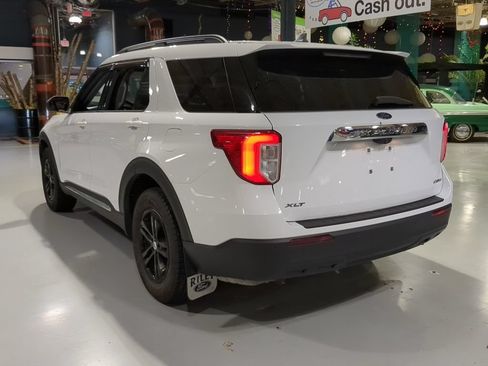 Used 2021 Ford Explorer XLT AWD/4WD image 10