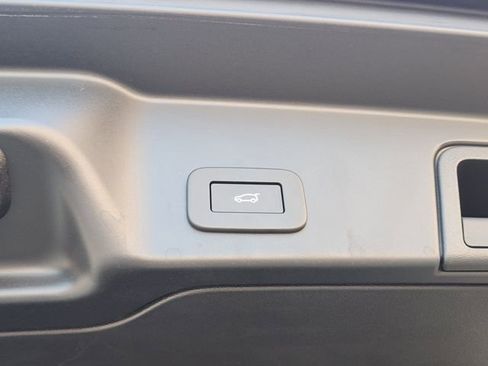 Certified 2025 Land Rover Range Rover Evoque Dynamic SE image 34