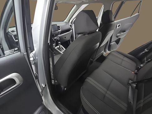 Used 2022 Hyundai Venue SEL FWD image 16