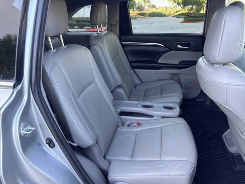 Used 2016 Toyota Highlander Limited AWD/4WD image 17