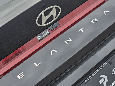 New 2026 Hyundai Elantra Limited FWD image 11