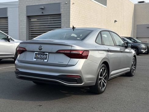 Used 2023 Volkswagen Jetta Sport FWD image 3