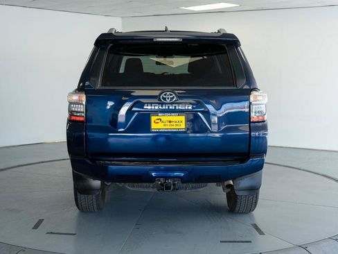 Used 2017 Toyota 4Runner SR5 AWD/4WD image 7