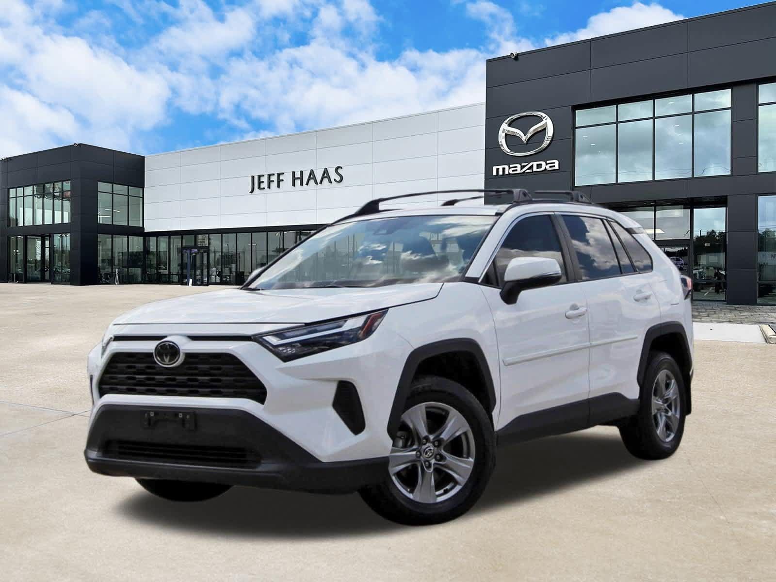 Used 2024 Toyota RAV4 XLE w/ Convenience Package FWD image 1