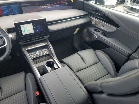 New 2025 Lincoln Nautilus Reserve AWD/4WD image 16
