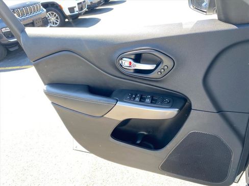 Used 2022 Jeep Cherokee Limited w/ Elite Package AWD/4WD image 22