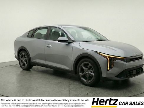 Used 2025 Kia K4 LXS image 1