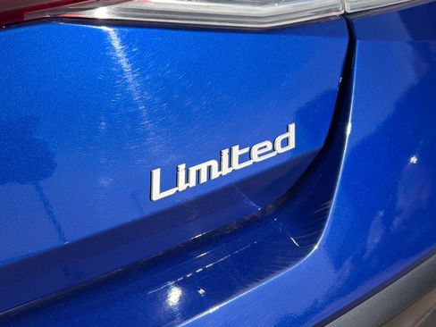 Certified 2025 Hyundai Elantra Limited FWD image 8