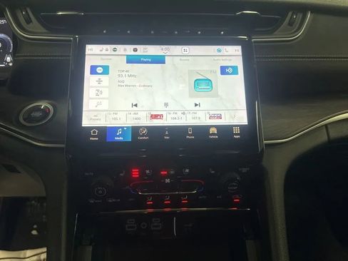 Used 2023 Jeep Grand Cherokee Limited w/ Luxury Tech Group II image 13