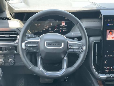 Used 2025 GMC Yukon Denali AWD/4WD image 9