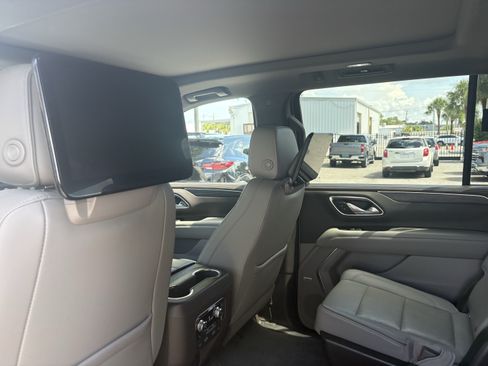 Used 2021 GMC Yukon XL SLT w/ SLT Luxury Plus Package AWD/4WD image 10