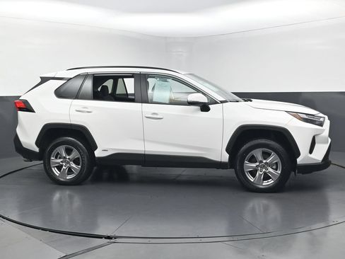 Used 2025 Toyota RAV4 XLE AWD/4WD image 6