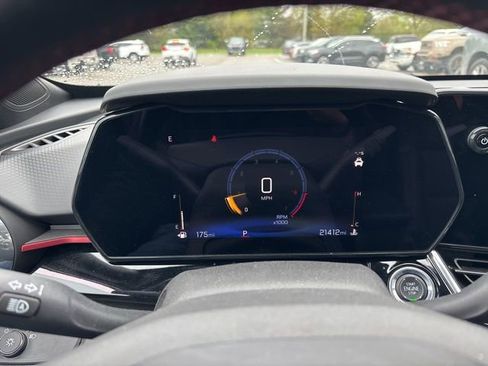 Used 2024 Chevrolet Trax RS w/ Sunroof Package FWD image 17