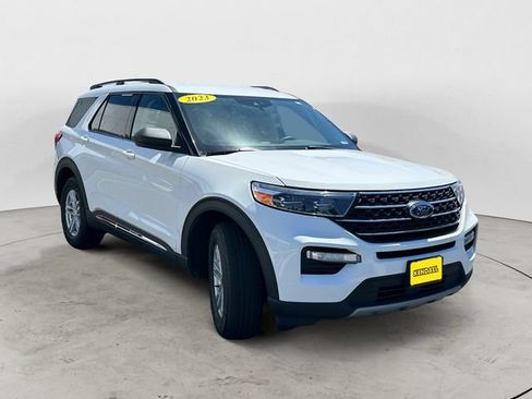 Used 2023 Ford Explorer XLT w/ Equipment Group 202A AWD/4WD image 7