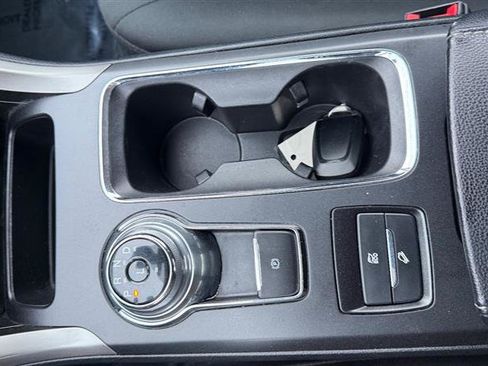 Used 2020 Ford Fusion SE FWD image 24