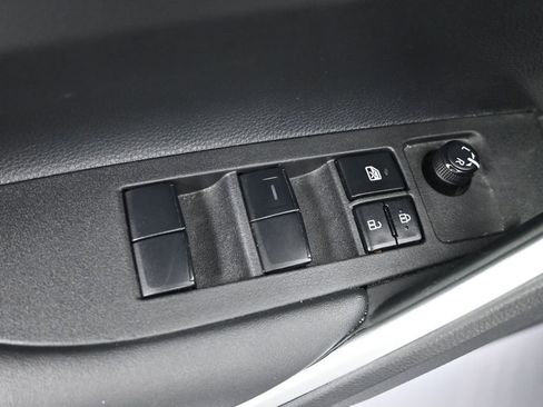 Used 2022 Toyota Corolla Cross LE FWD image 11