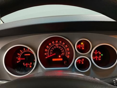 Used 2010 Toyota Tundra 4x4 CrewMax image 16