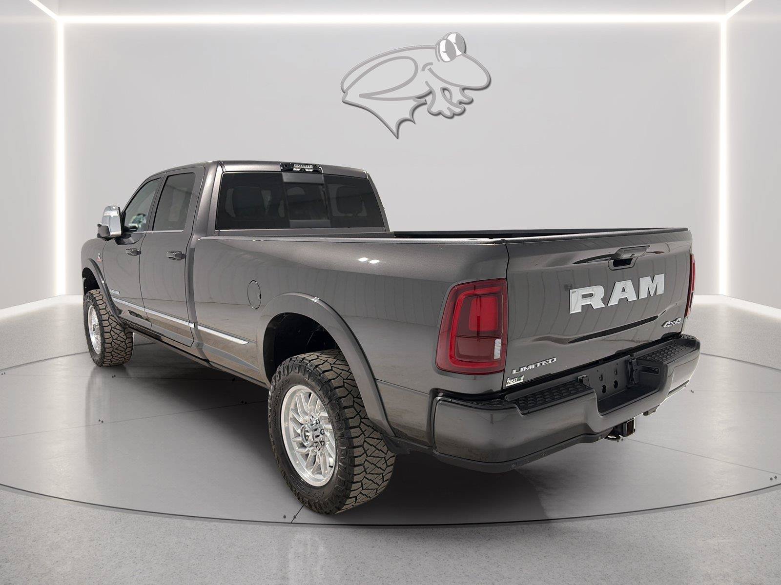 Used 2025 RAM 3500 Limited AWD/4WD image 3