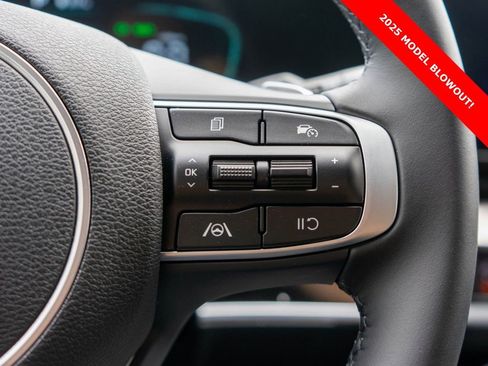 Used 2025 Kia Sportage EX image 8
