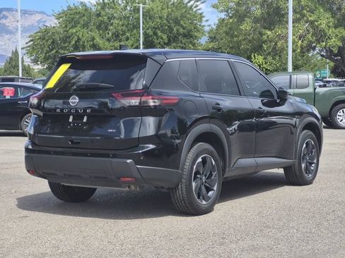 Certified 2025 Nissan Rogue SV AWD/4WD image 3