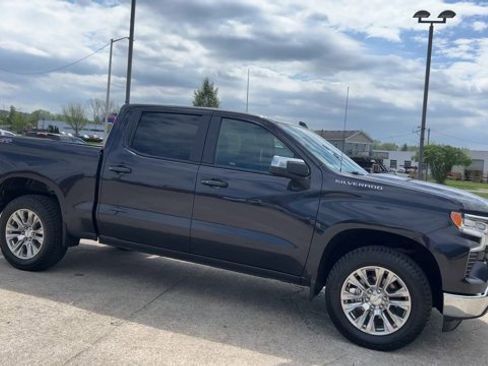 Used 2023 Chevrolet Silverado 1500 LT AWD/4WD image 2