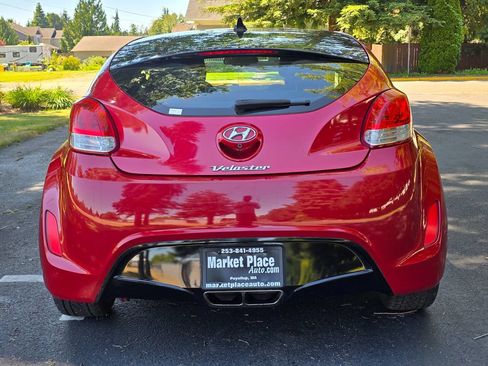Used 2017 Hyundai Veloster Value Edition FWD image 5