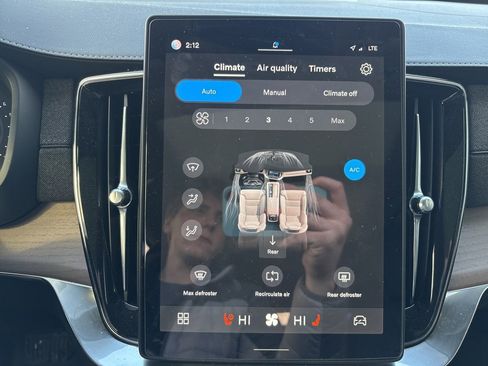 Certified 2025 Volvo XC90 B6 Plus image 21