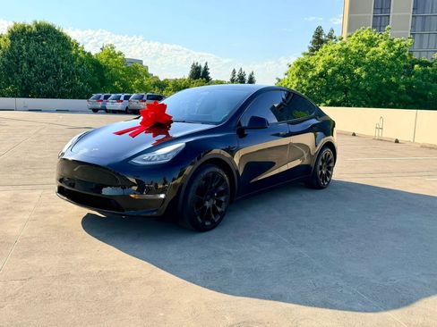 Used 2021 Tesla Model Y Long Range AWD/4WD image 13