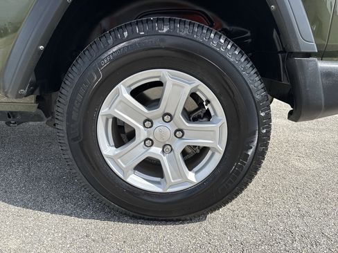 Used 2022 Jeep Wrangler Sport AWD/4WD image 18