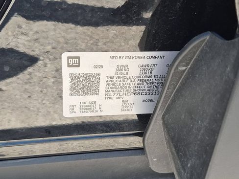 Used 2025 Chevrolet Trax LT w/ LT Convenience Package FWD image 33