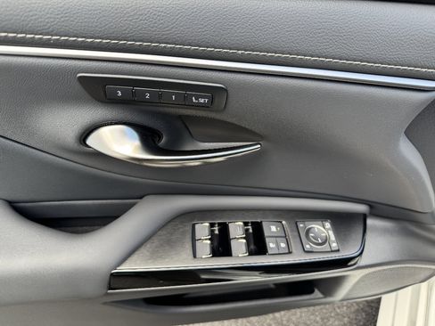 Used 2025 Lexus ES 350 w/ Premium Package FWD image 14