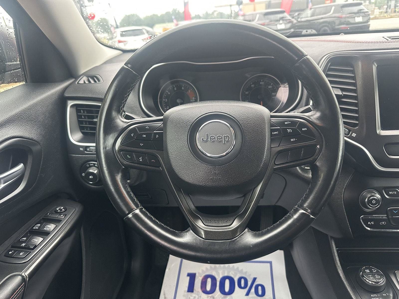 Used 2019 Jeep Cherokee Trailhawk AWD/4WD image 32