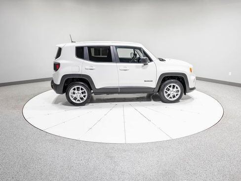 Used 2023 Jeep Renegade Latitude image 27