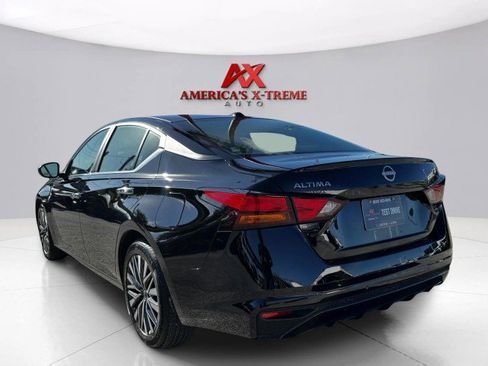 Used 2025 Nissan Altima 2.5 SV image 3