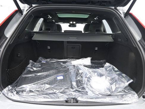 New 2026 Volvo XC60 T8 Ultra w/ Climate Package AWD/4WD image 24