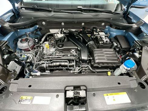 Certified 2025 Volkswagen Taos SEL AWD/4WD image 28