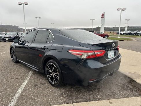 Certified 2018 Toyota Camry SE w/ Moonroof Package image 6